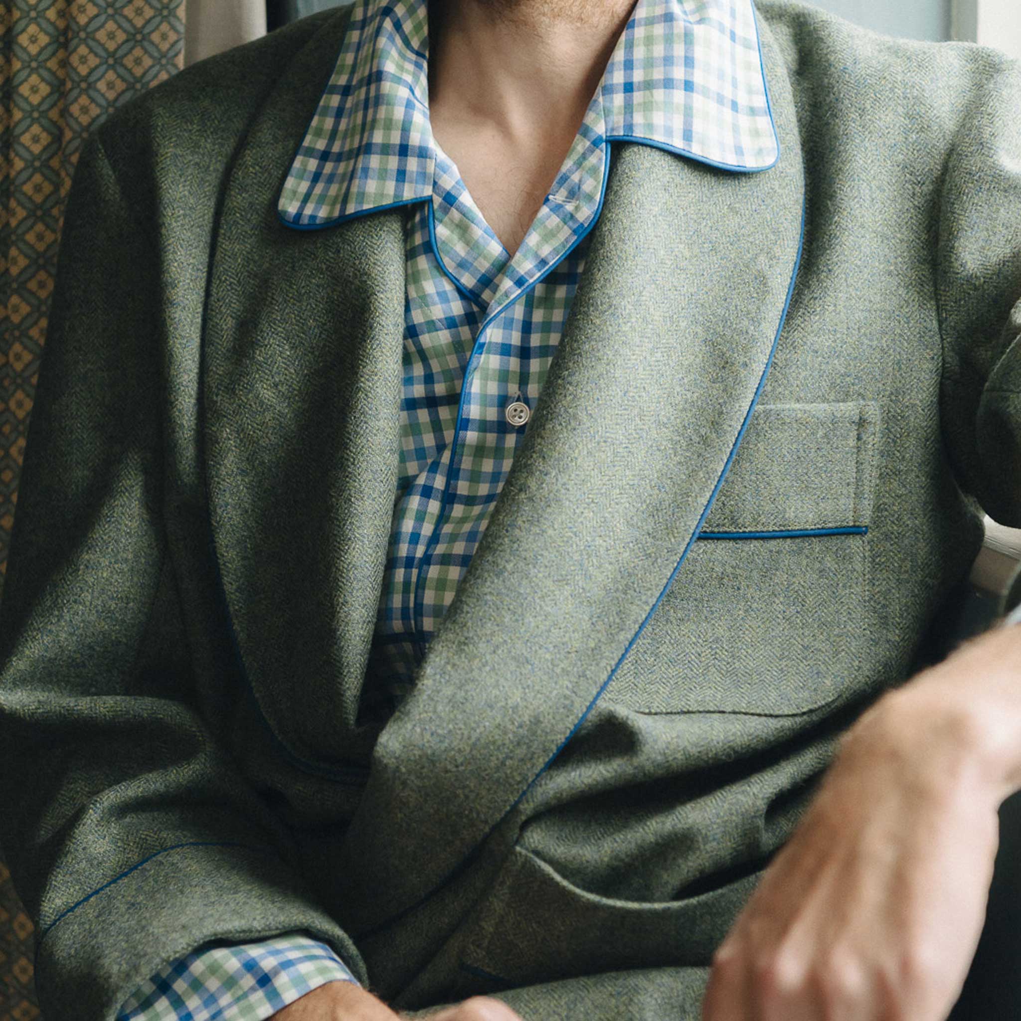 Heritage Tweed Silk Lined Dressing Gown in Cheviot Green - Image 4