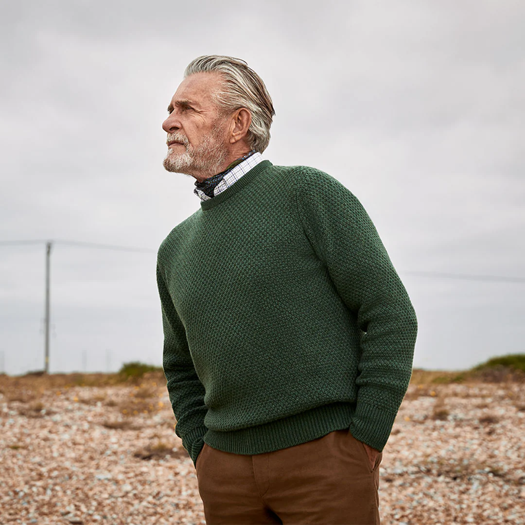 Plain Cashmere Seed Stitch Crew Neck Jumper in Serpentine - Image 3