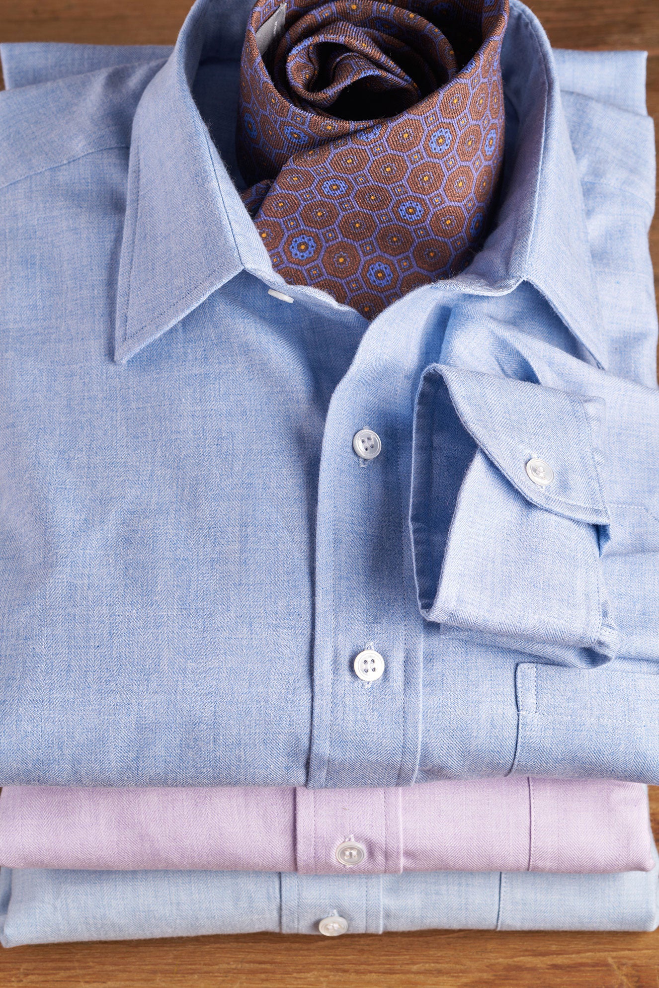 Tailored Fit Small Herringbone Cotton and Cashmere Button Cuff Shirt in Blue - Image 4